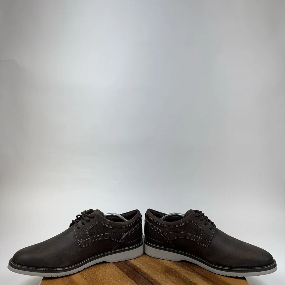 New NWOB Mens Clarks Monahan Brown Beeswax Leather Plain Toe Oxfords Size 11.5 M
